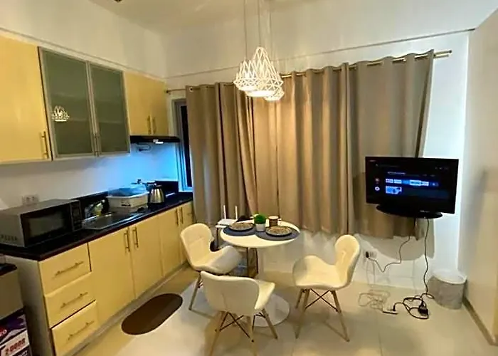 Comfy Artsy In Bgc Hotel Manila